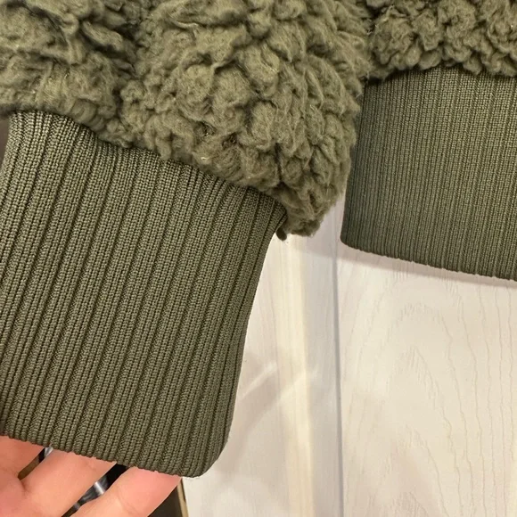 Frye and Co. Lightweight Sherpa Quilted Green Bomber Jacket - Picture 7 of 11